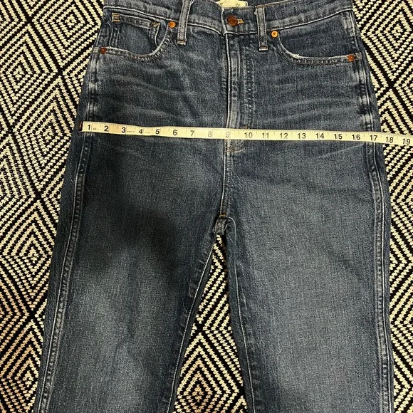 Madewell Women's Stovepipe Leg Jeans in Medium Dark Blue Wash - Picture 3 of 6